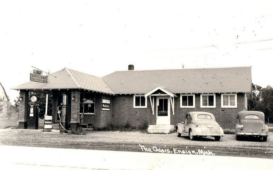 Ensign - Vintage Postcard Of Mobil Gas And Oasis Cabins